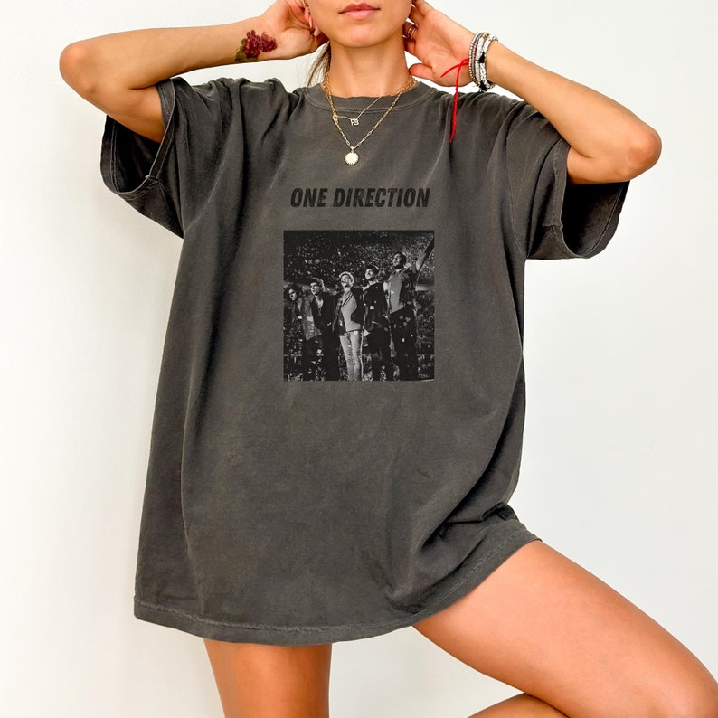 One Direction Vintage Member’S Signature One Direction Shirt Country Music Shirt